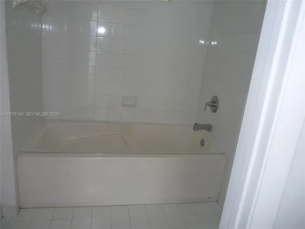 $2,980 | 7285 Southwest 90th Street, Unit D408, Miami, FL 33156