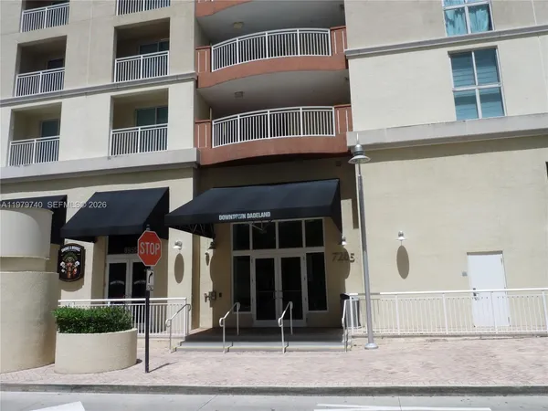 $2,980 | 7285 Southwest 90th Street, Unit D408, Miami, FL 33156