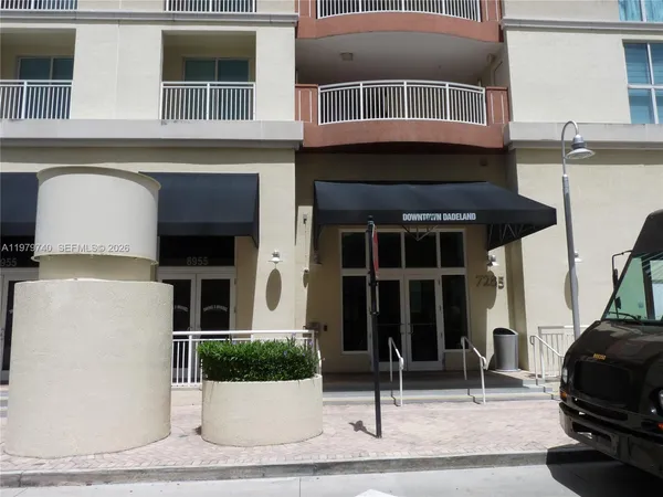 $2,980 | 7285 Southwest 90th Street, Unit D408, Miami, FL 33156