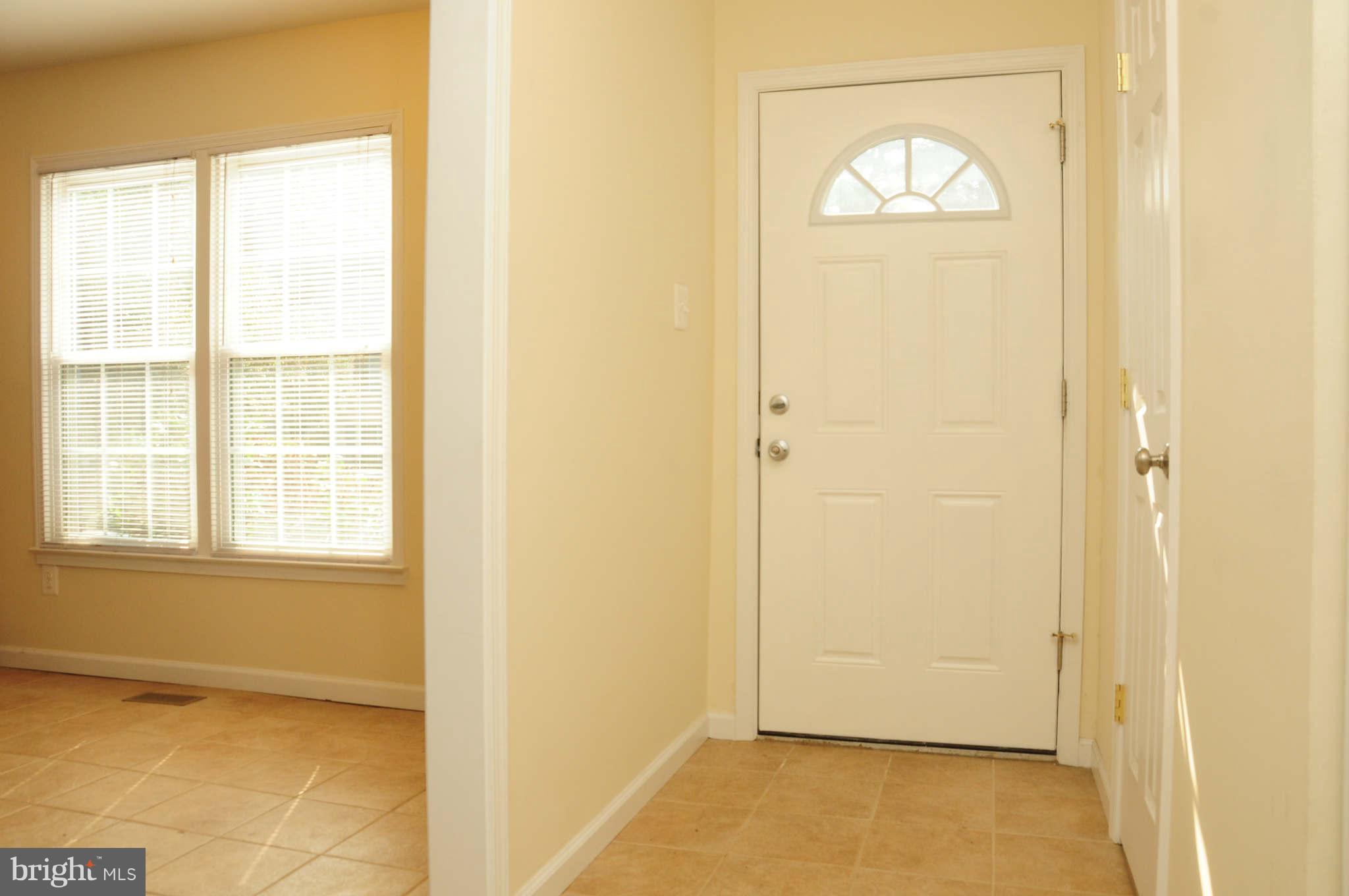 11965 Heathcote Court Reston, VA 20191 - Photo 2 of 27 Foyer
