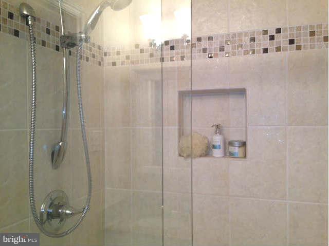 11965 Heathcote Court Reston, VA 20191 - Photo 14 of 27 Tile Shower with Listello Accent