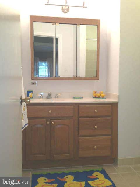 11965 Heathcote Court Reston, VA 20191 - Photo 18 of 27 Hall Bath