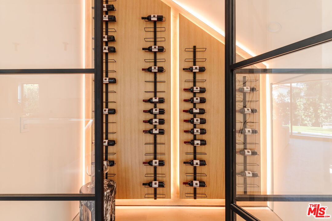 1611 South Bedford Street Los Angeles, CA 90035 - Photo 11 of 64