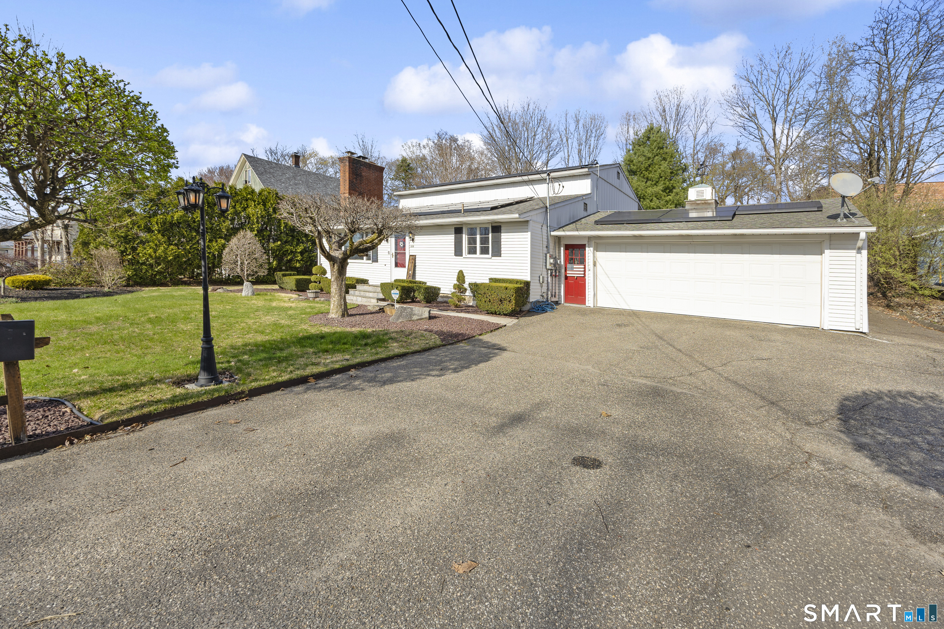 189 Scott Road Waterbury, CT 06705 - Photo 2 of 31
