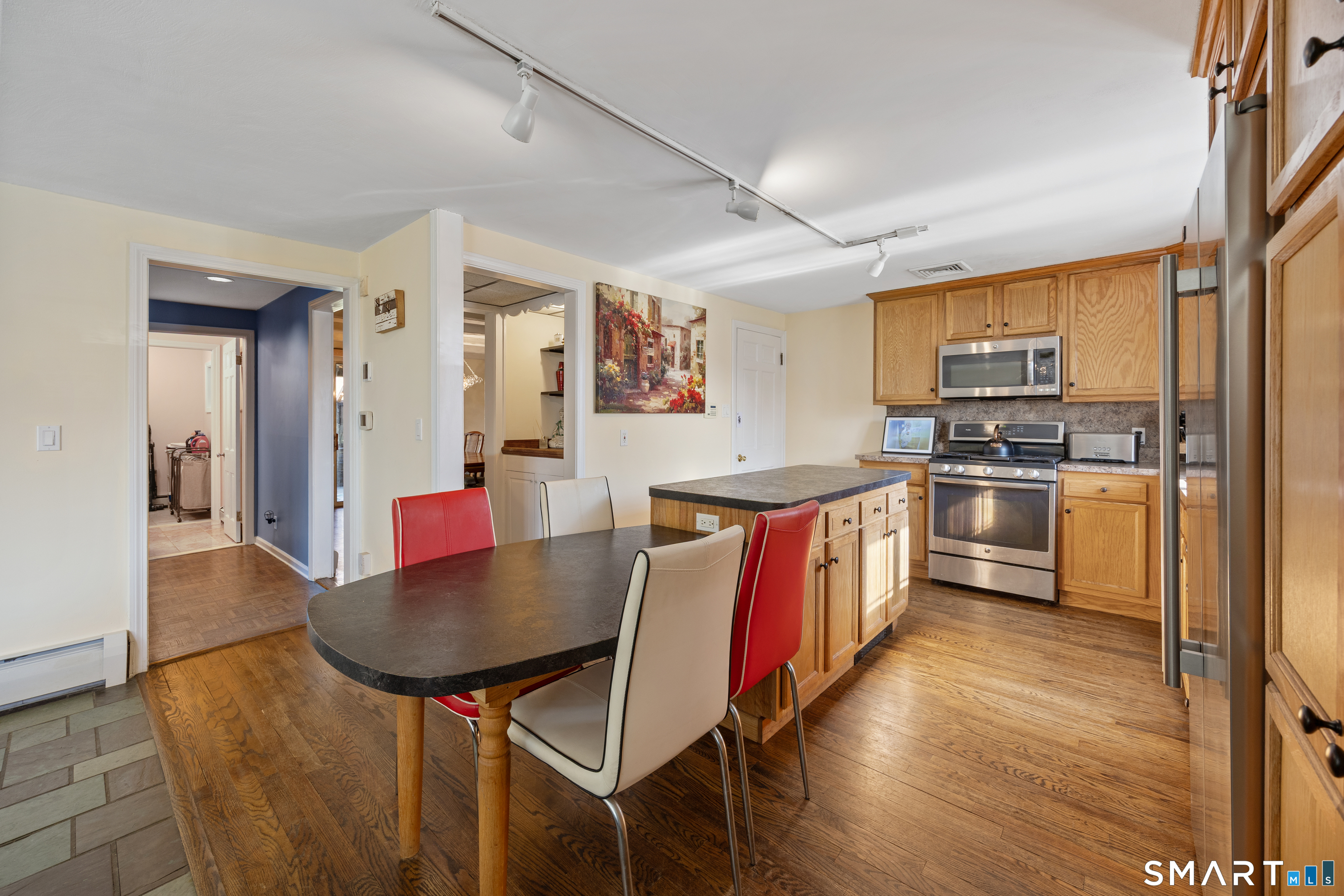 189 Scott Road Waterbury, CT 06705 - Photo 6 of 31