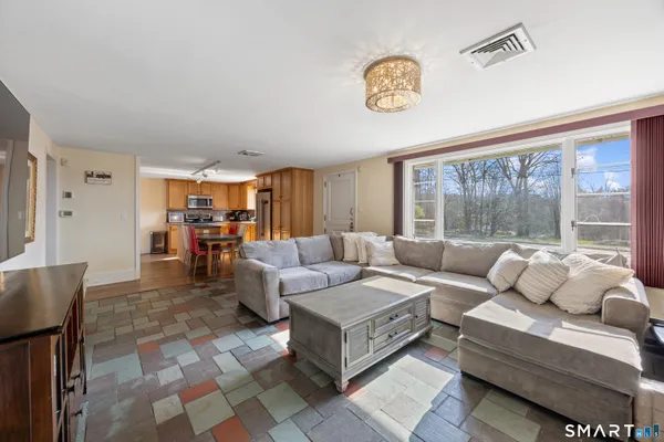 $325,000 | 189 Scott Road, Waterbury, CT 06705