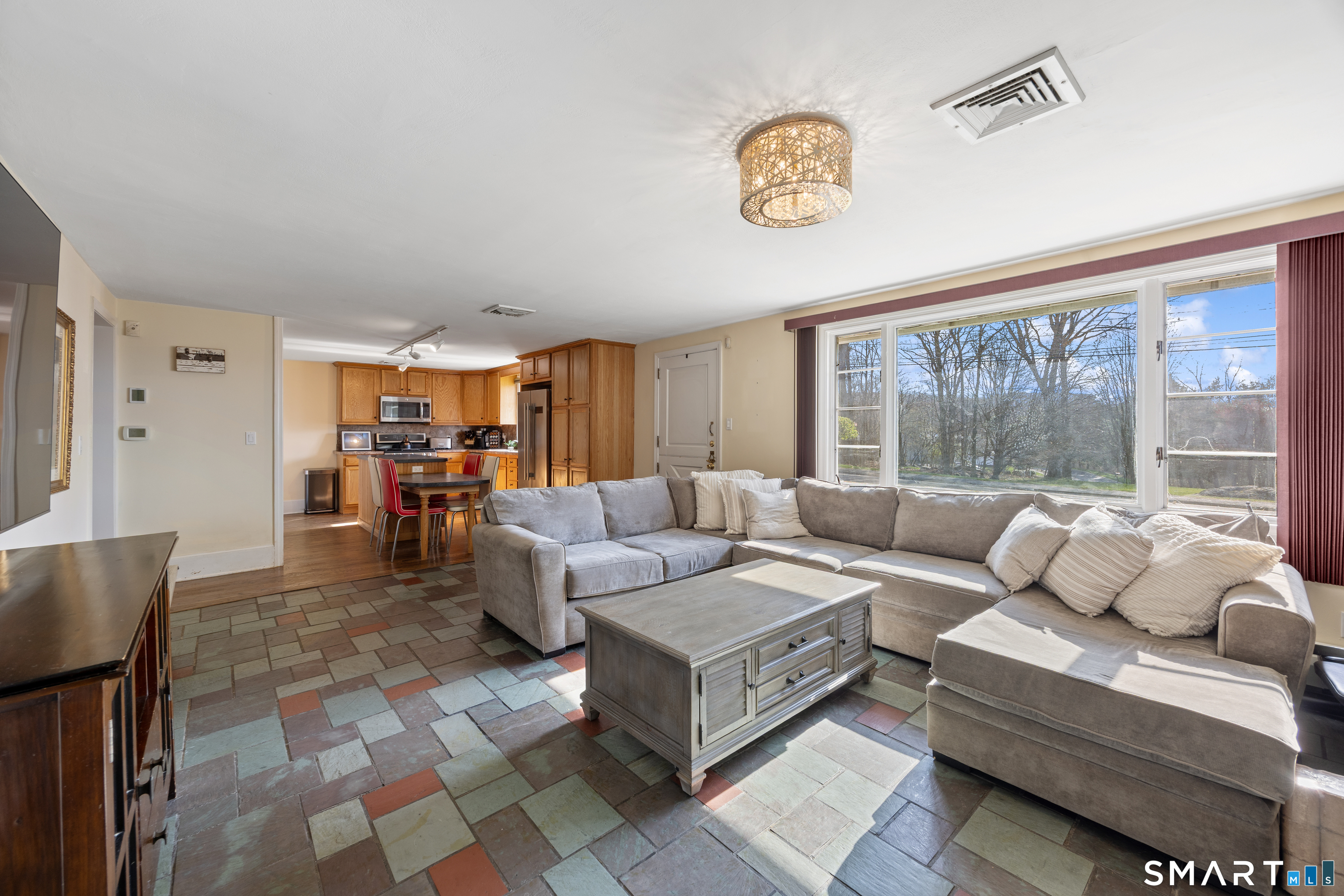 189 Scott Road Waterbury, CT 06705 - Photo 7 of 31