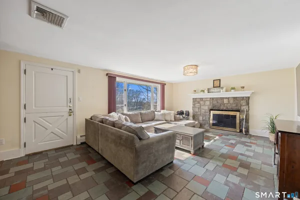 $325,000 | 189 Scott Road, Waterbury, CT 06705