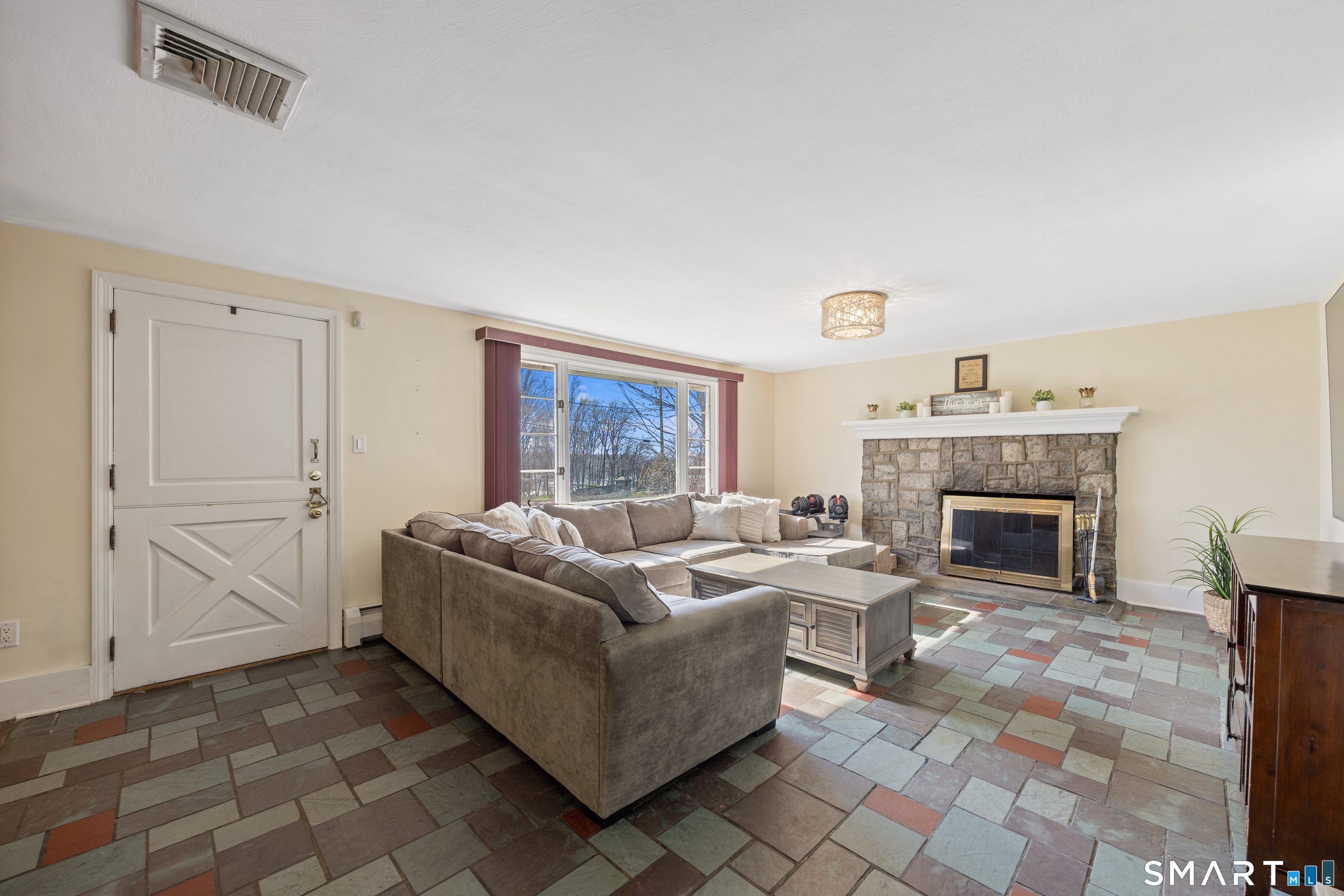 189 Scott Road Waterbury, CT 06705 - Photo 8 of 31