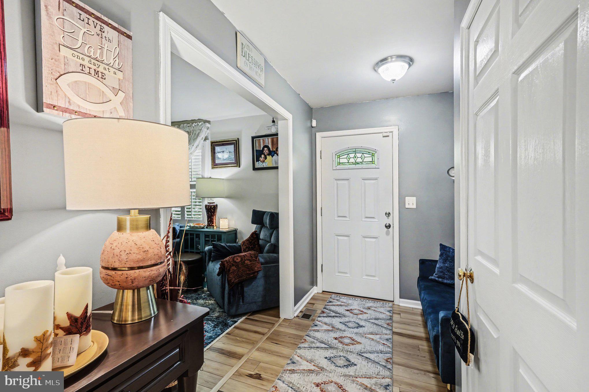 87 Cedar Lane South Colonial Beach, VA 22443 - Photo 5 of 27 Entry way