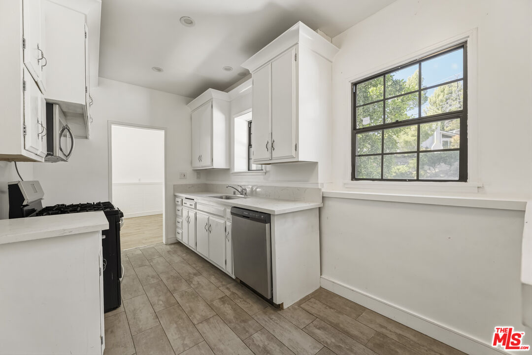 7072 Owens Street Tujunga, CA 91042 - Photo 13 of 42