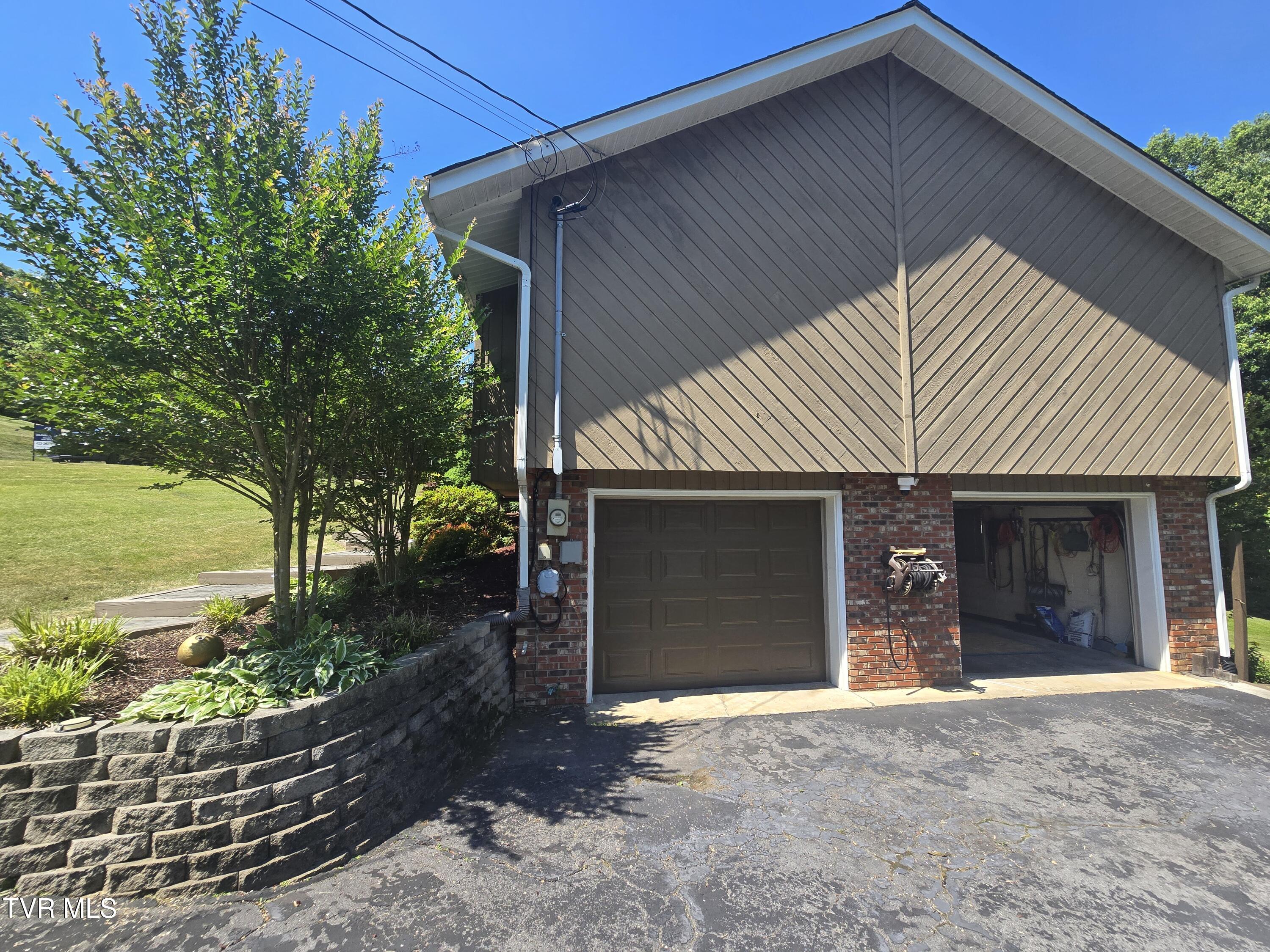 3265 Winesap Road Kingsport, TN 37663 - Photo 5 of 27 20260517_114950