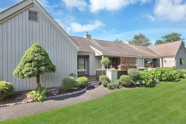 $524,900 | 617 Cherokee Lane, Unit B, Stratford, CT 06614