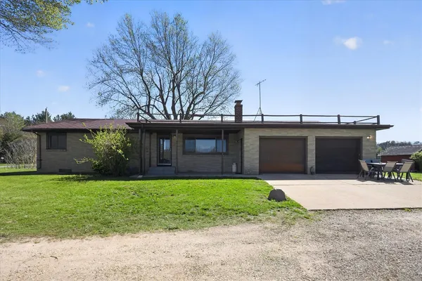 $400,000 | 3262 West Wagner Road, Buchanan, MI 49107