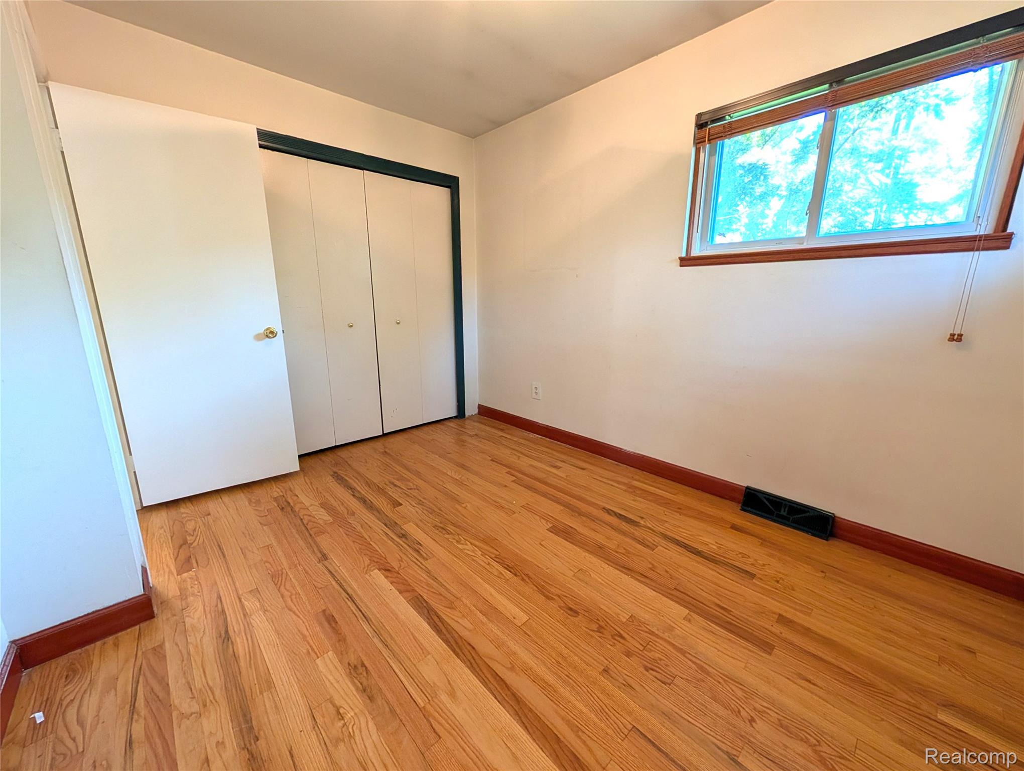 567 Pine Tree Road Lake Orion, MI 48362 - Photo 29 of 43 28 BEDROOM 3 2.jpg