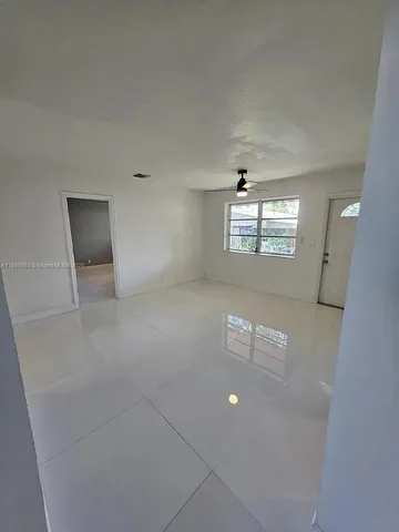 $2,500 | 4920 Southwest 28th Terrace, Unit 12, Dania Beach, FL 33312