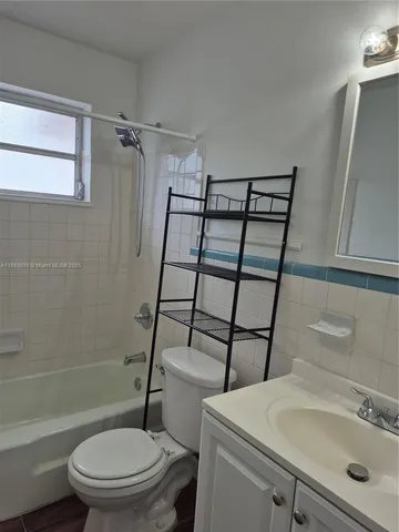 $2,500 | 4920 Southwest 28th Terrace, Unit 12, Dania Beach, FL 33312