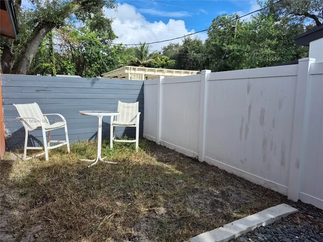 $2,500 | 4920 Southwest 28th Terrace, Unit 12, Dania Beach, FL 33312