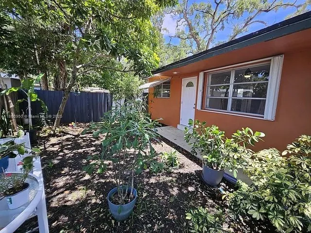 $2,500 | 4920 Southwest 28th Terrace, Unit 12, Dania Beach, FL 33312