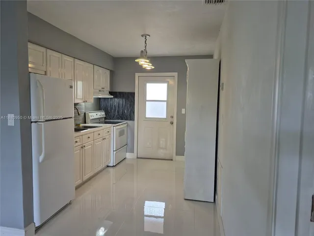 $2,500 | 4920 Southwest 28th Terrace, Unit 12, Dania Beach, FL 33312