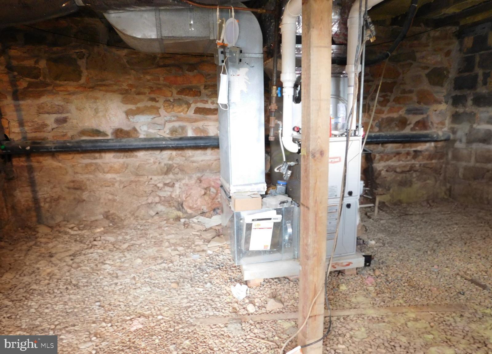 38777 Holmes Mill Road Hamilton, VA 20158 - Photo 13 of 14 a bathroom with a shower