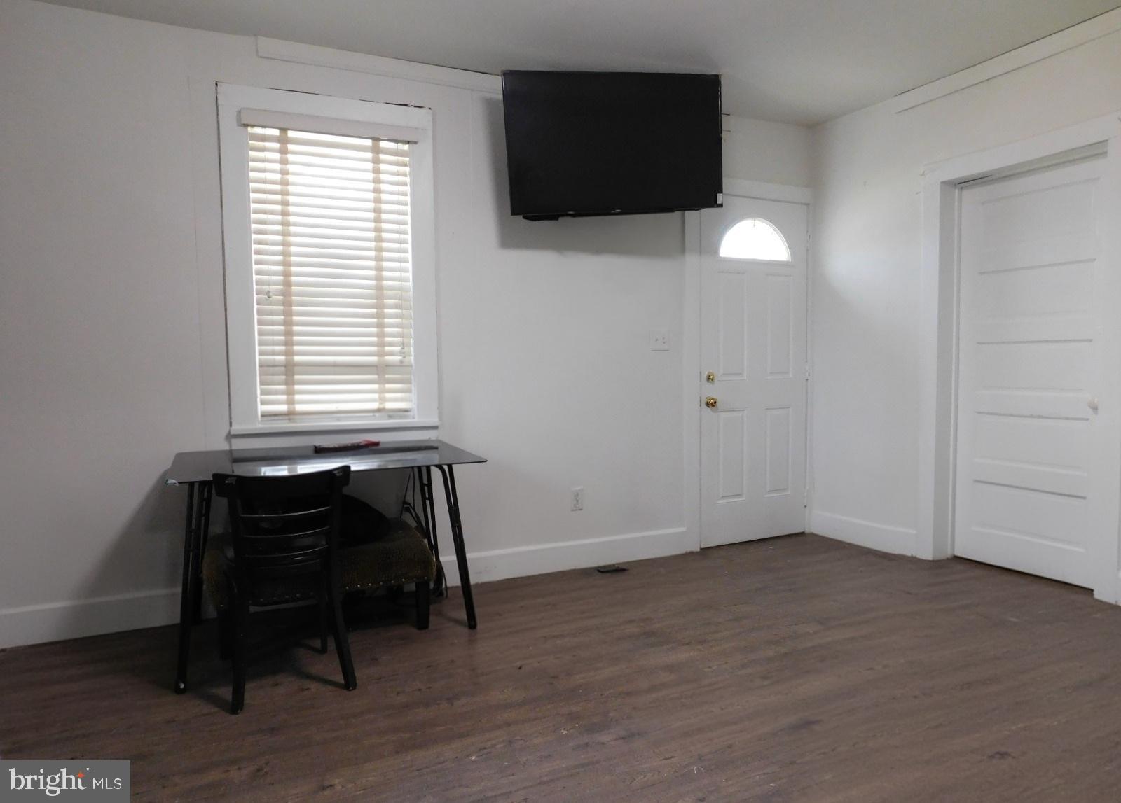 38777 Holmes Mill Road Hamilton, VA 20158 - Photo 5 of 14 a view of a livingroom with furniture