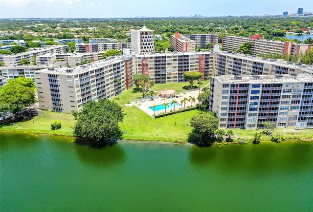 $2,800 | 1750 Northeast 191st Street, Unit 1001, Miami, FL 33179