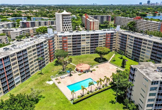 $2,800 | 1750 Northeast 191st Street, Unit 1001, Miami, FL 33179