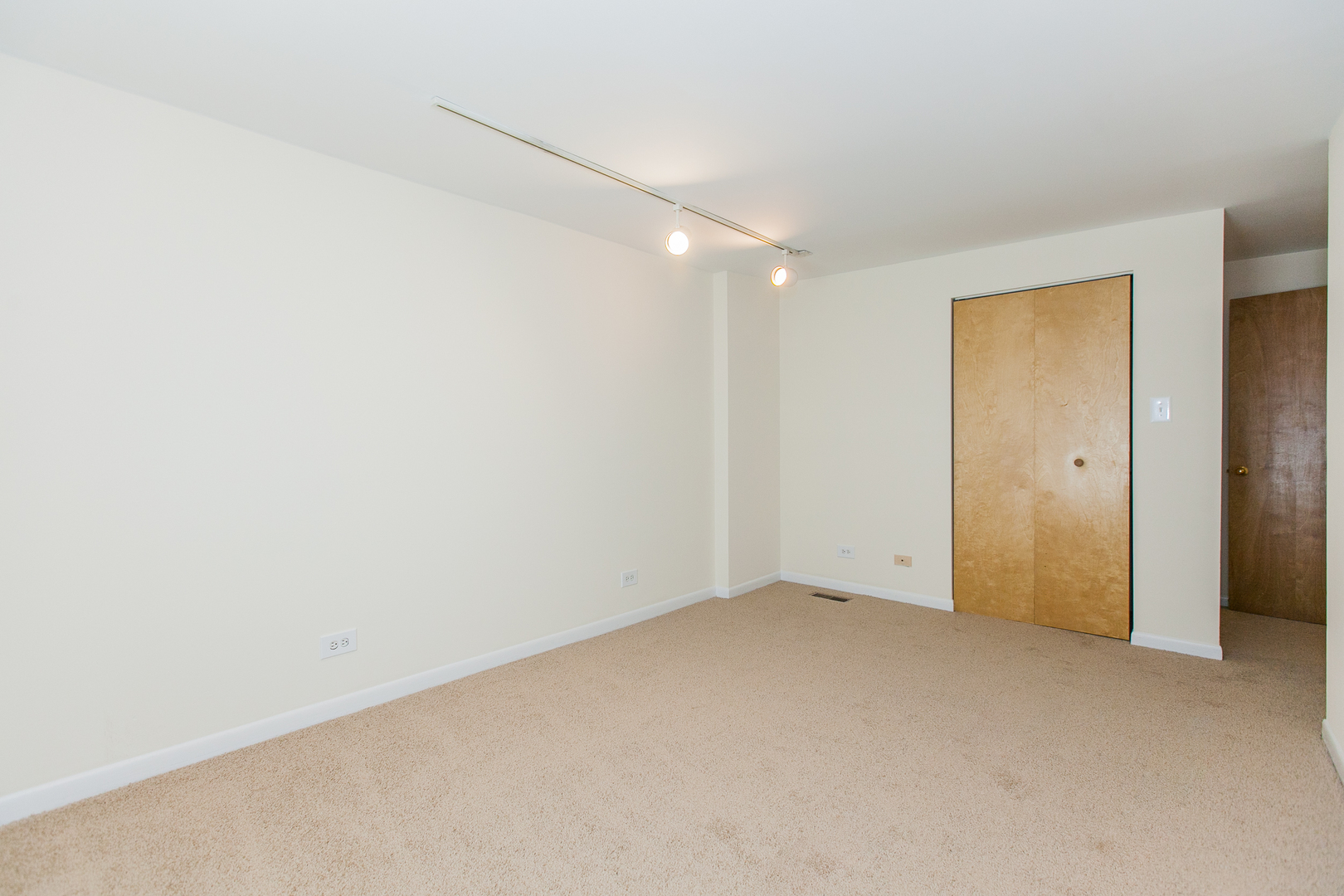 2338 North Clark Street, Unit 4 Chicago, IL 60614 - Photo 11 of 16