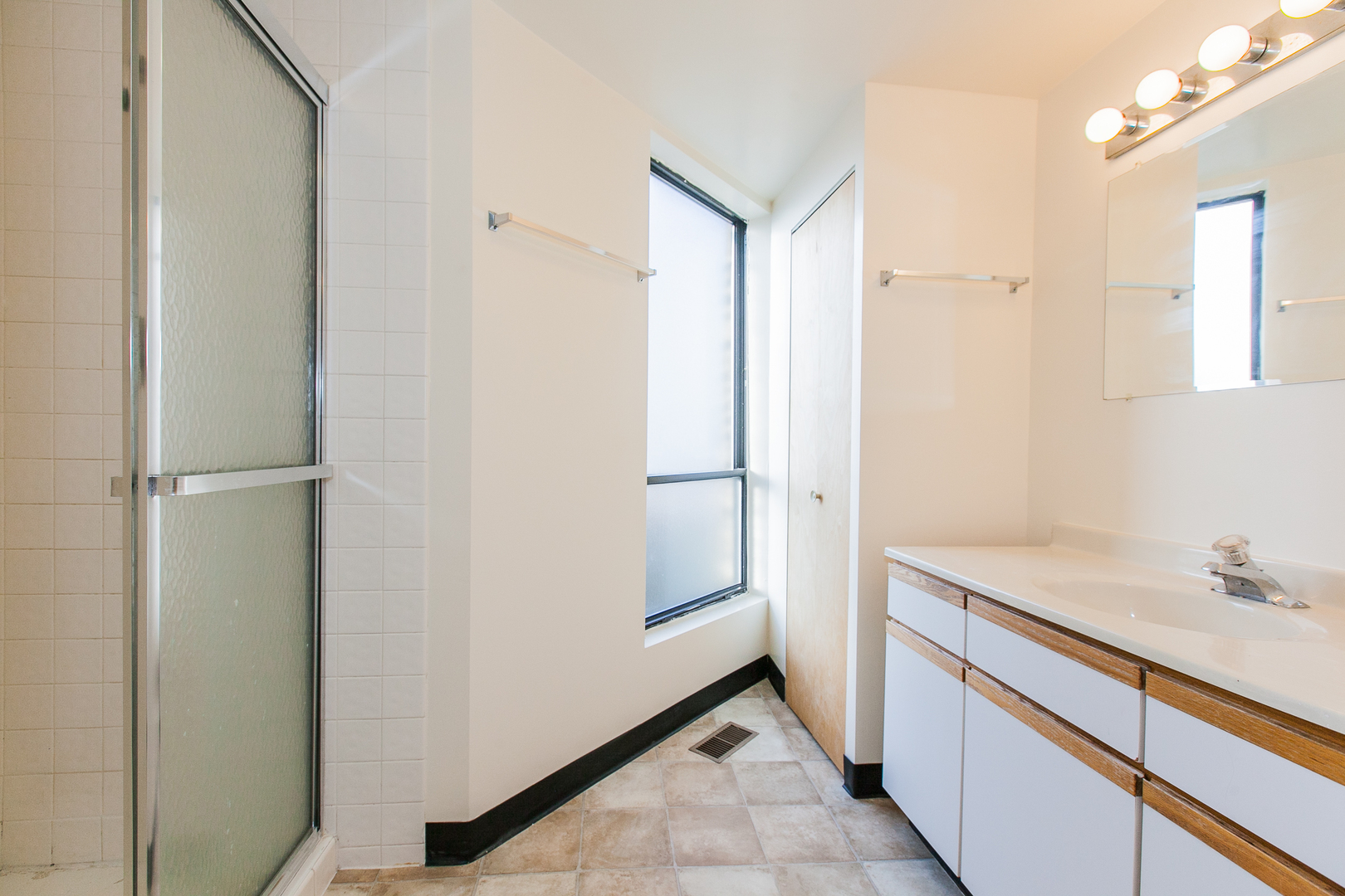 2338 North Clark Street, Unit 4 Chicago, IL 60614 - Photo 12 of 16