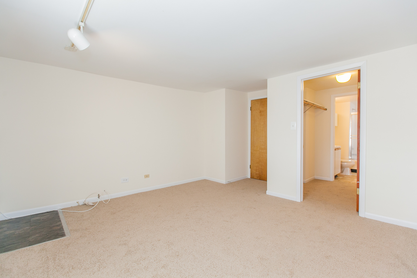 2338 North Clark Street, Unit 4 Chicago, IL 60614 - Photo 13 of 16