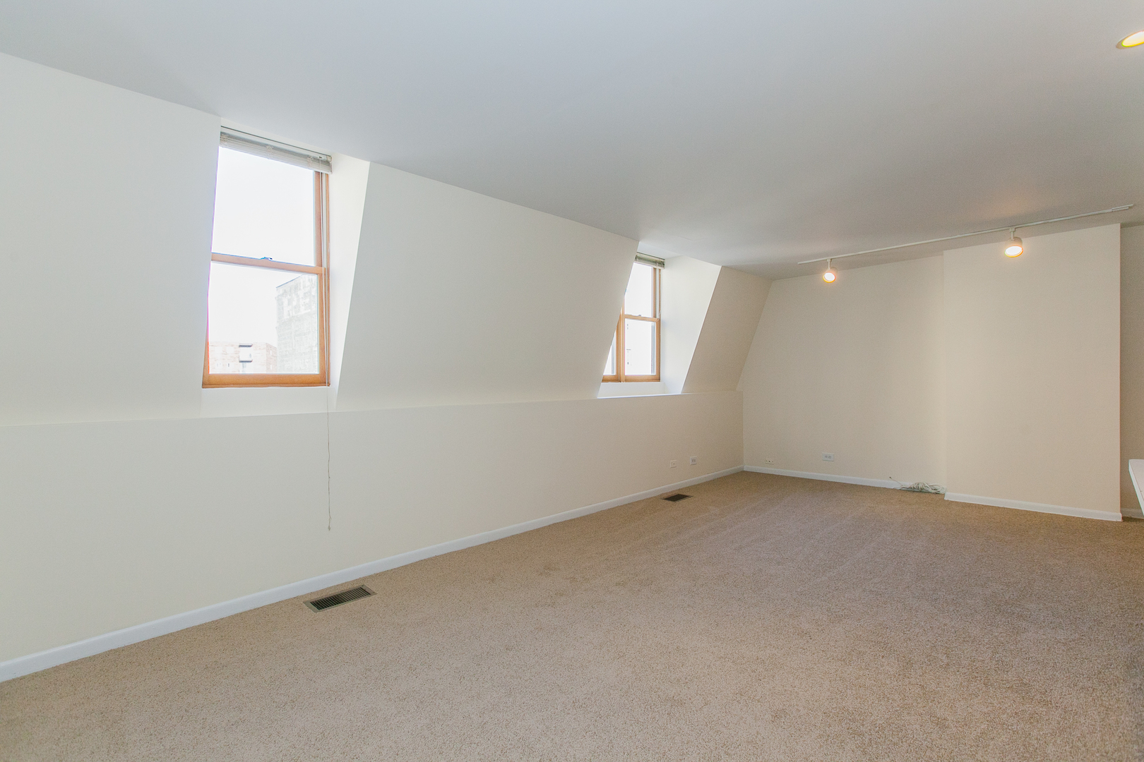 2338 North Clark Street, Unit 4 Chicago, IL 60614 - Photo 8 of 16