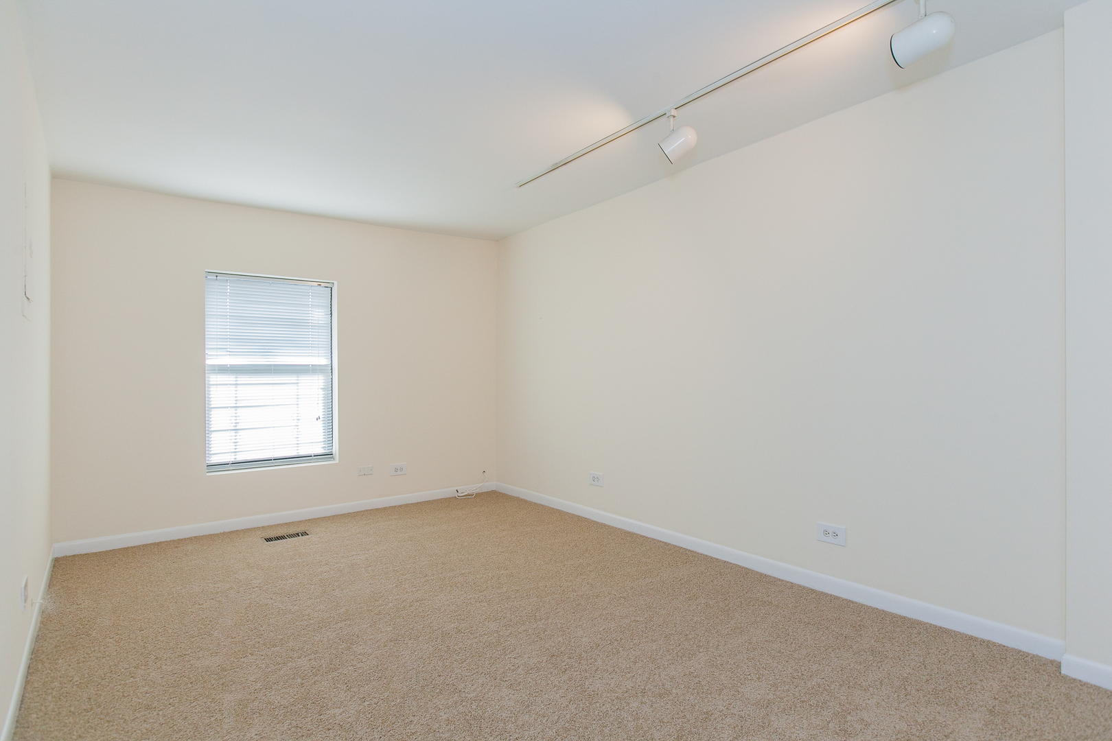 2338 North Clark Street, Unit 4 Chicago, IL 60614 - Photo 10 of 16