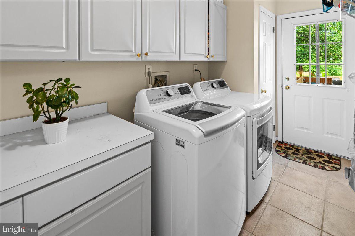 46 Navesink Drive Pennington, NJ 08534 - Photo 24 of 54 Laundry Rm w/working area