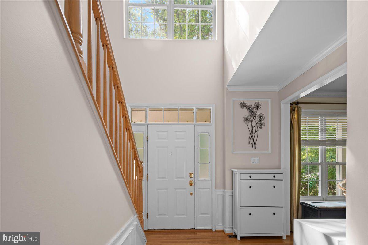 46 Navesink Drive Pennington, NJ 08534 - Photo 4 of 54 Two story foyer