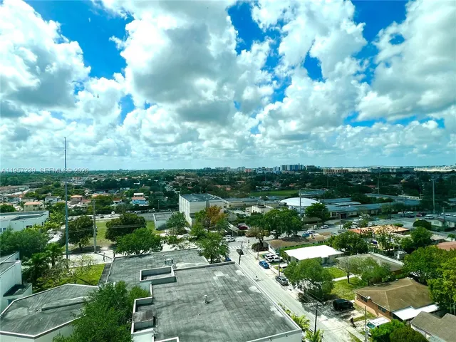 a view of a livingroom with an empty space