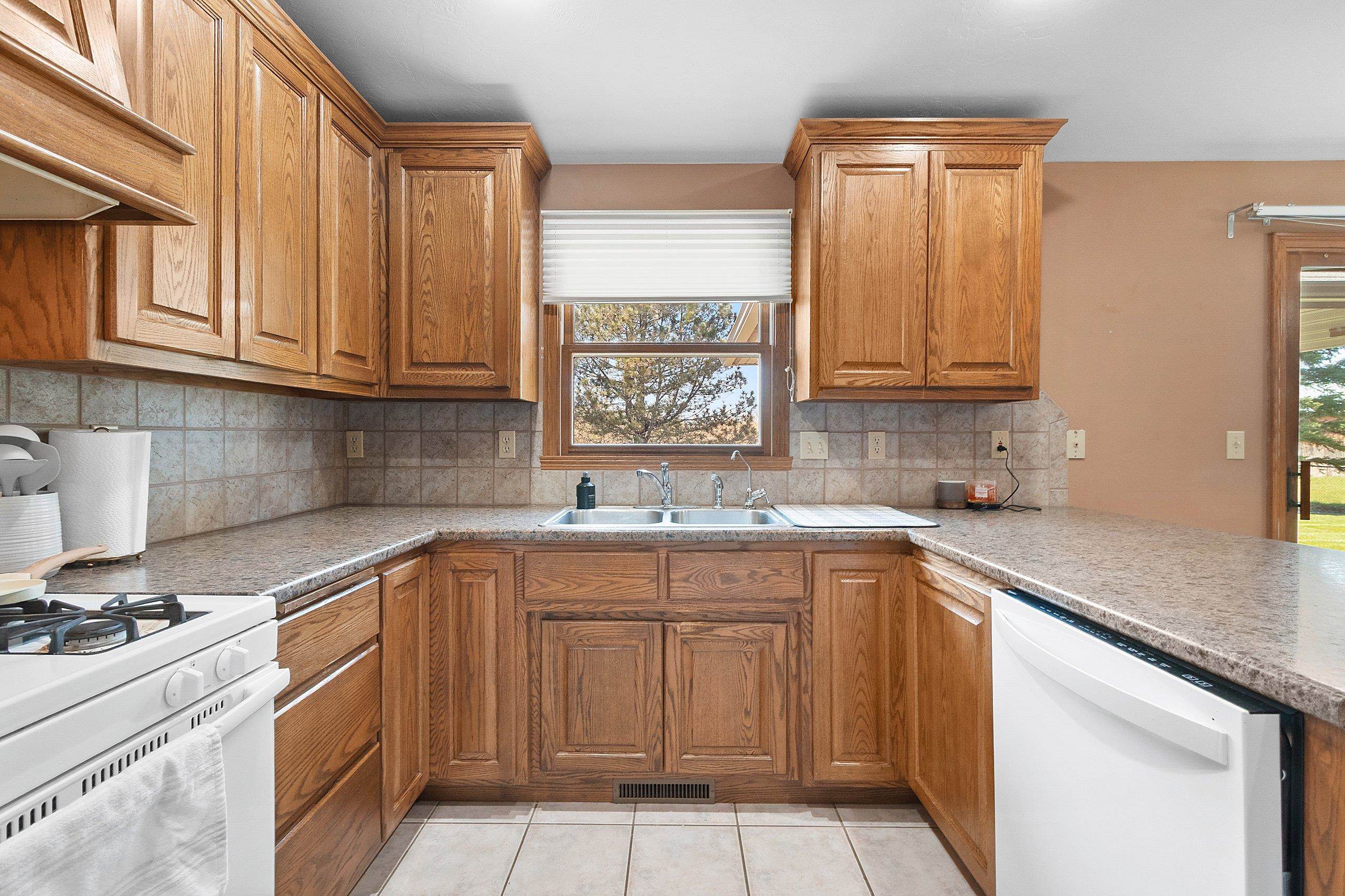 674 Swan Road De Pere, WI 54115 - Photo 18 of 51