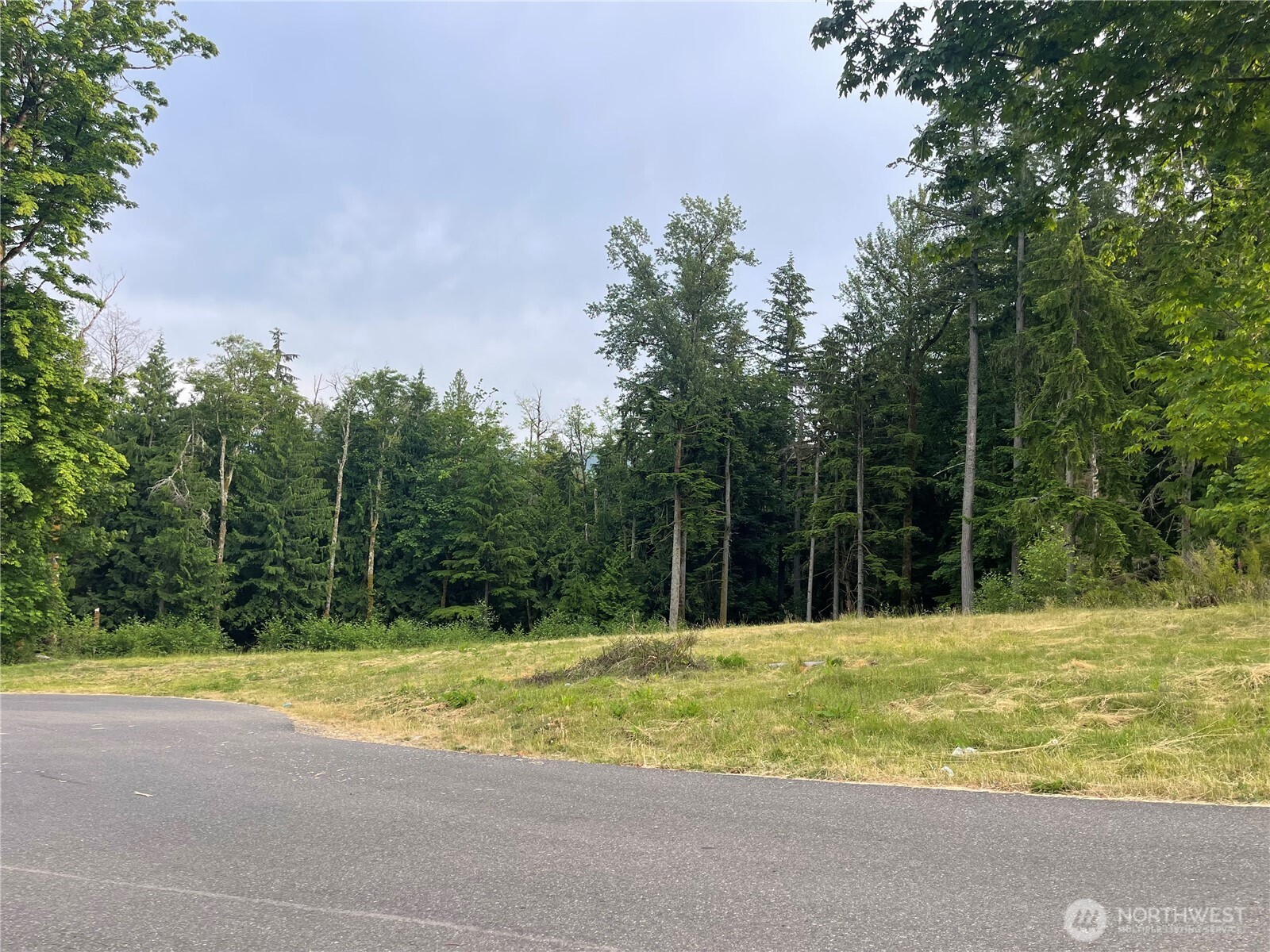 27235 Grand Ridge Drive Issaquah, WA 98029 - Photo 7 of 12 a view of a tennis court
