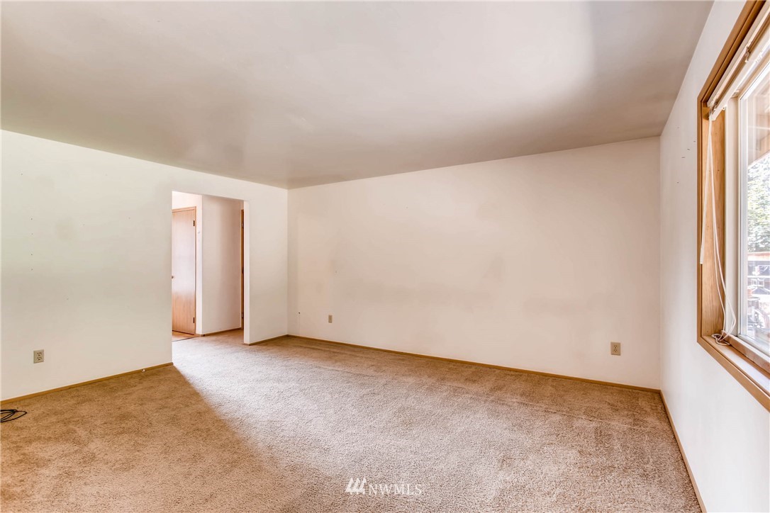 109 West Winesap Road Bothell, WA 98012 - Photo 4 of 22 an empty room with windows