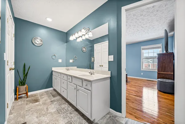 $399,900 | 1130 Emerson Circle, Hopkinsville, KY 42240