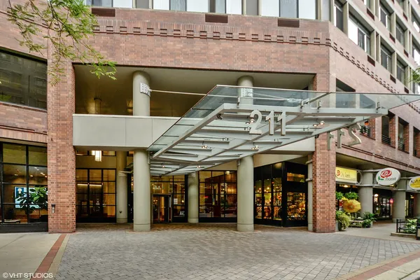 $3,400 | 211 East Ohio Street, Unit 1718, Chicago, IL 60611