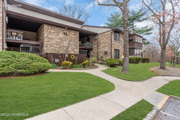 $329,000 | 168 Amberly Drive, Unit D, Manalapan, NJ 07726
