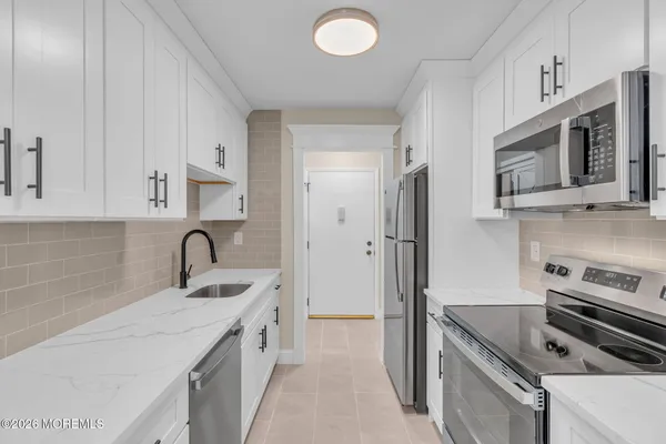 $329,000 | 168 Amberly Drive, Unit D, Manalapan, NJ 07726