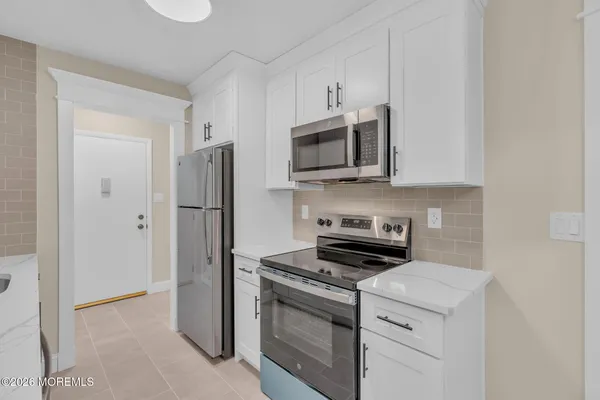 $329,000 | 168 Amberly Drive, Unit D, Manalapan, NJ 07726