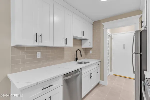 $329,000 | 168 Amberly Drive, Unit D, Manalapan, NJ 07726