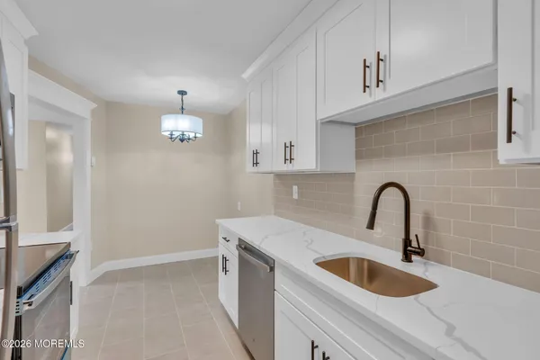 $329,000 | 168 Amberly Drive, Unit D, Manalapan, NJ 07726