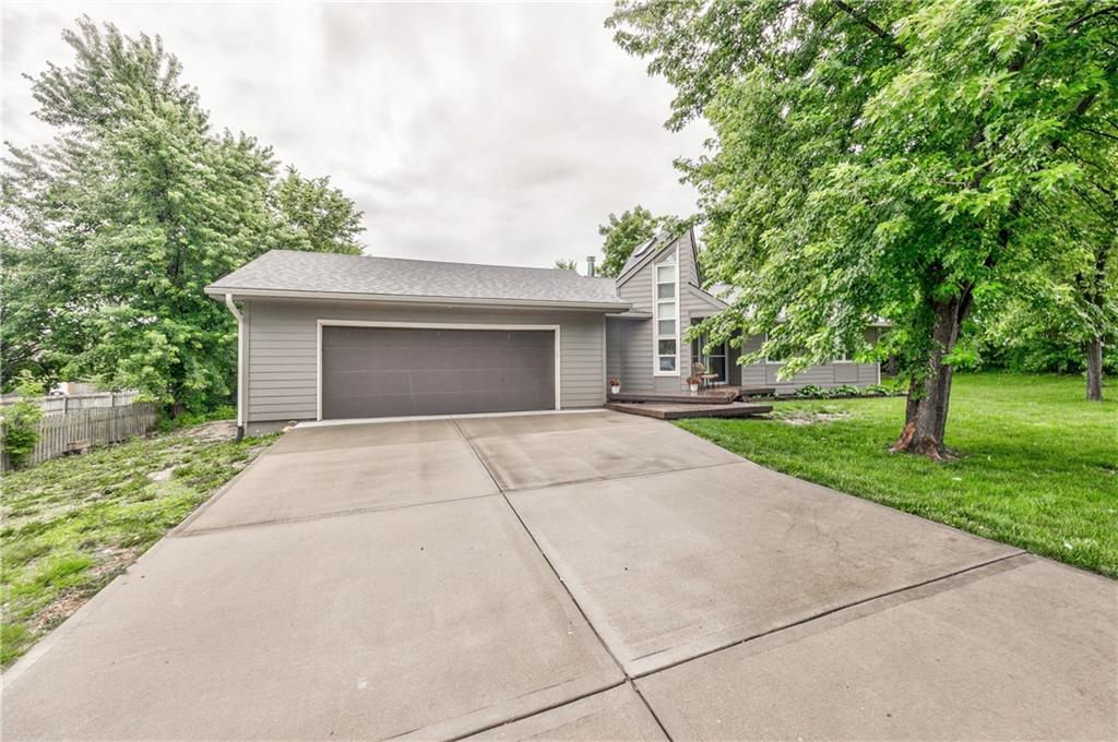 105 East Cedar Street Spring Hill, KS 66083 - Photo 2 of 29