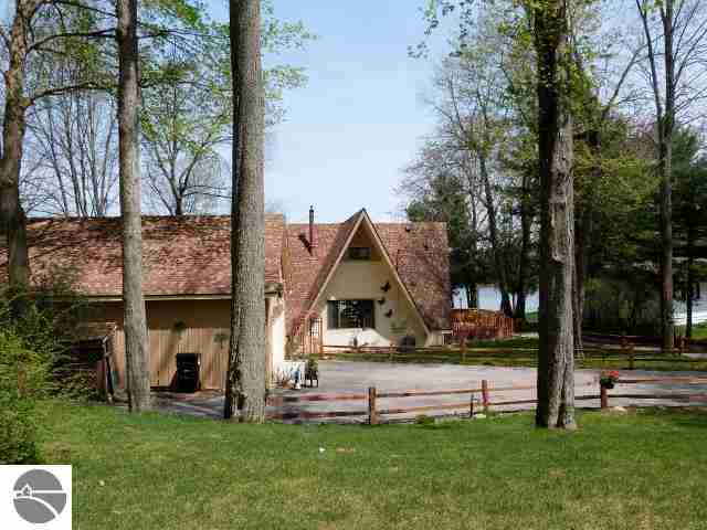19590 Pleasantview Road Lake Ann, MI 49650 - Photo 74 of 76 1745320-74.JPG