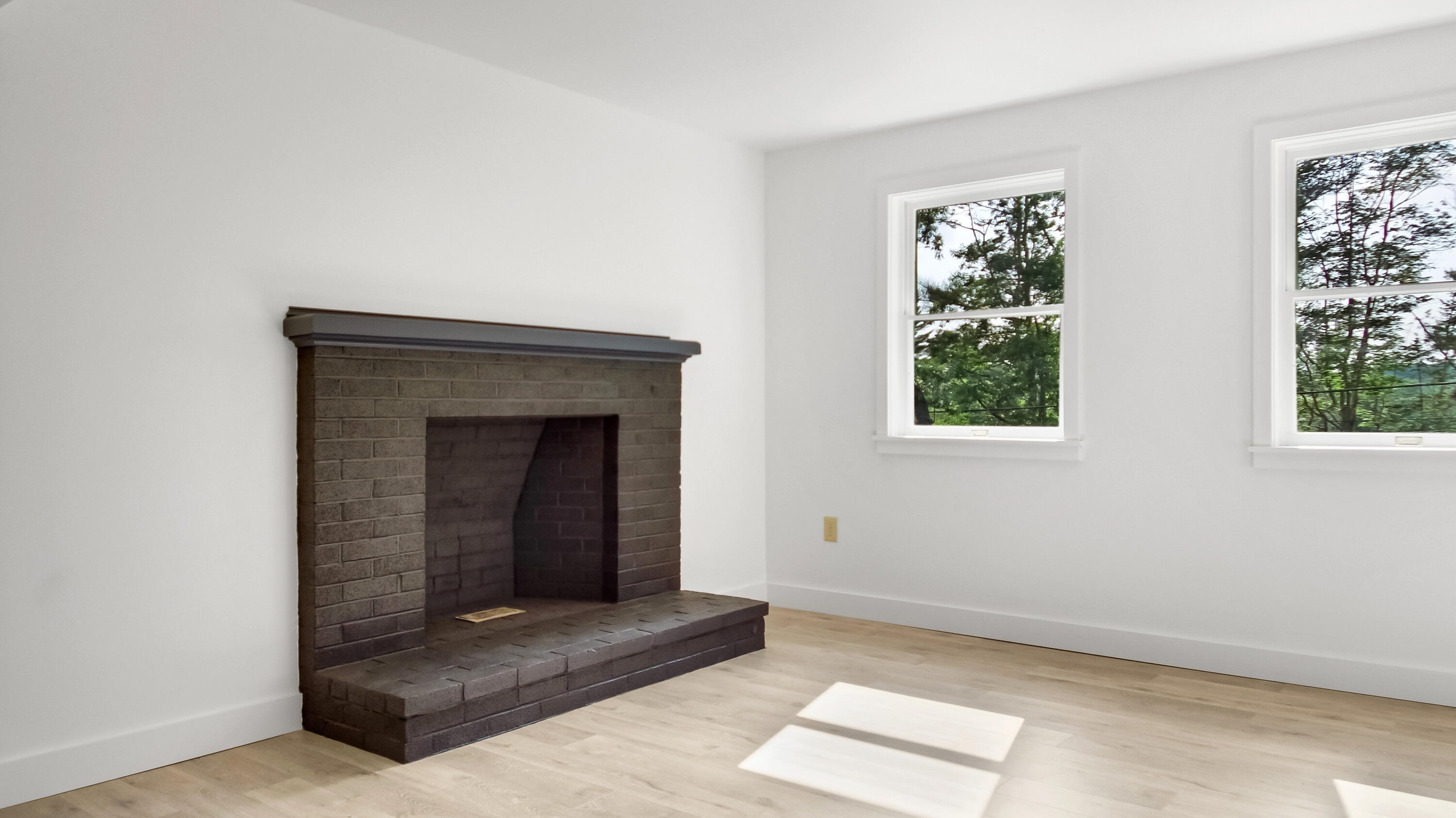653 Middle Road Woolwich, ME 04579 - Photo 13 of 58 Living room