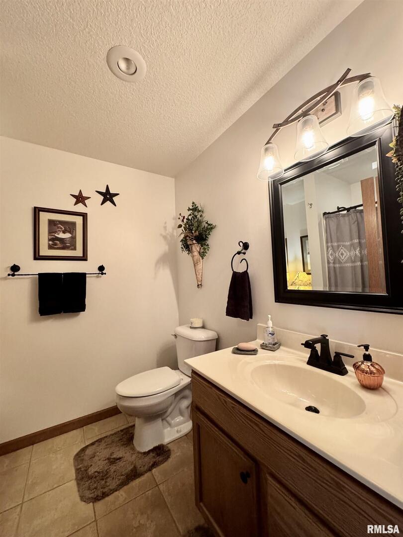 102 5th Street, Unit 6 Fulton, IL 61252 - Photo 33 of 42 a bathroom with a toilet sink and mirror